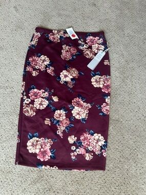 Floral Pencil Skirt in Burgundy